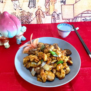 Poulet aux huit délices (poulet – scampis – bœuf)