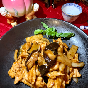 Porc sauté aux bambous et champignons chinois