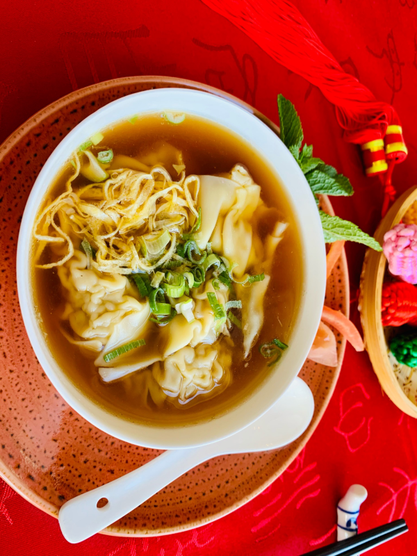Potage aux raviolis chinois